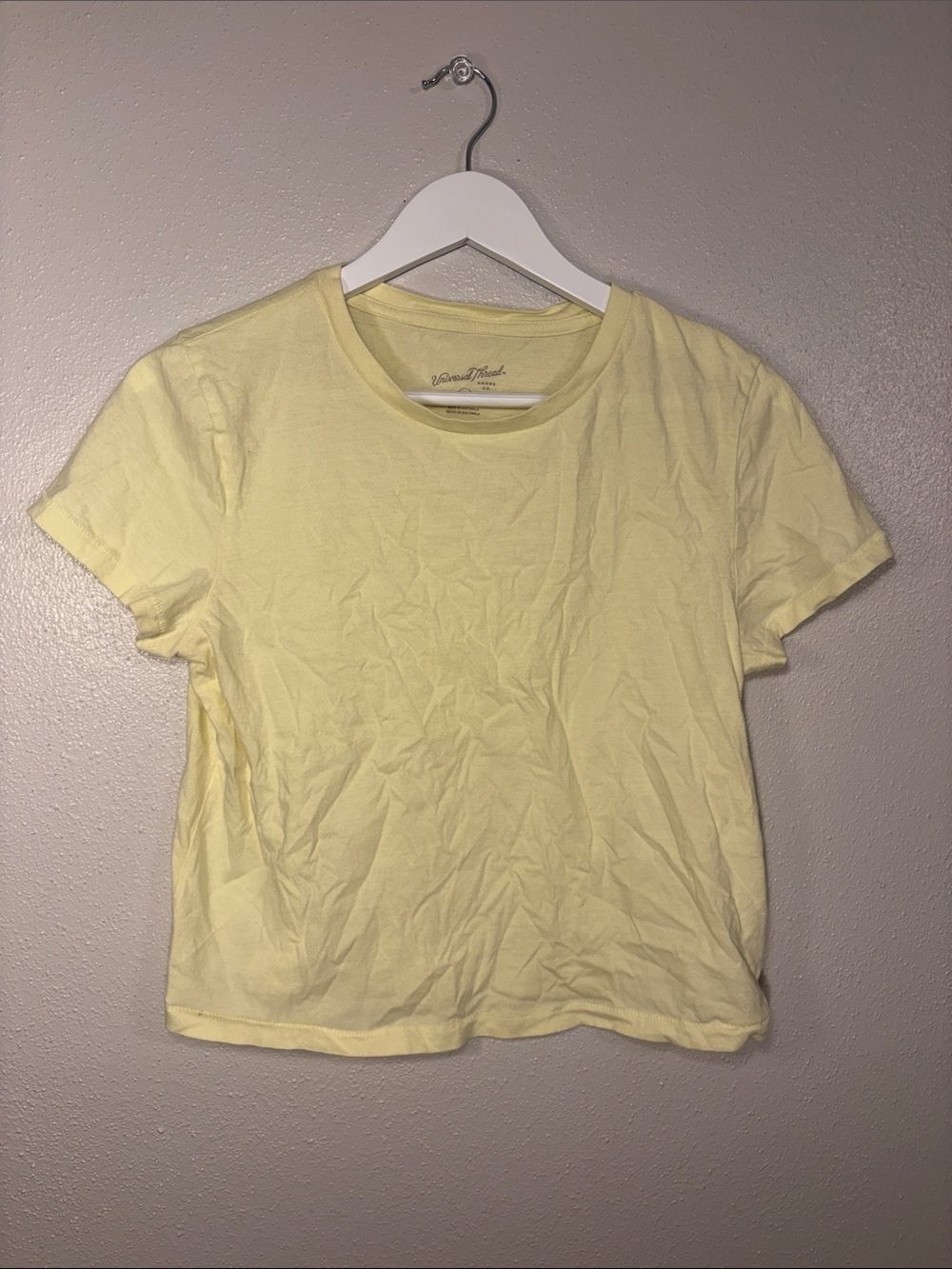 Universal Thread Pale Yellow Crewneck Short Sleeve Tee